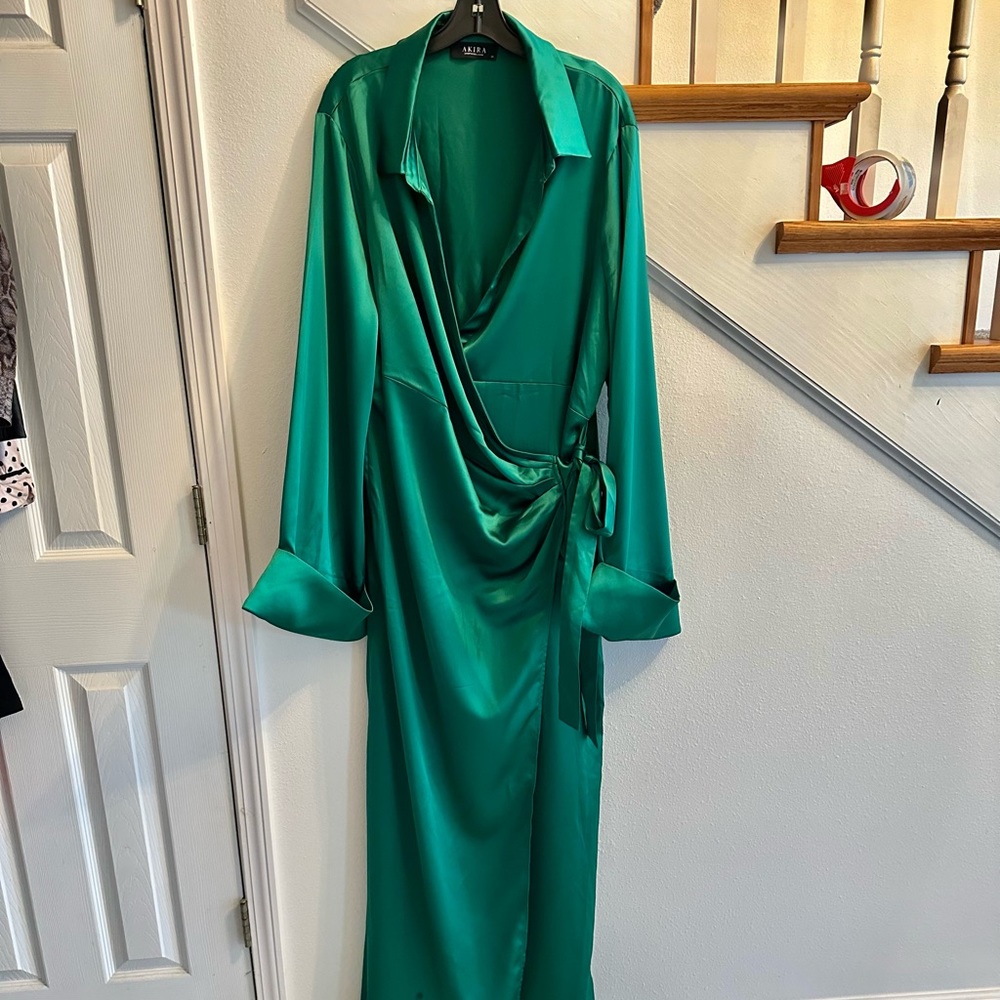 Akria emerald green satin robe plus size runway 1x. Size 2x. 40-75% off no tags